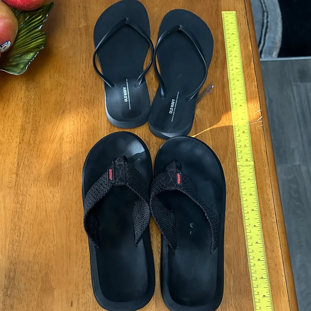 Rocket Dog and Old Navy Black Textured Sandals bundle. Women’s size 8.